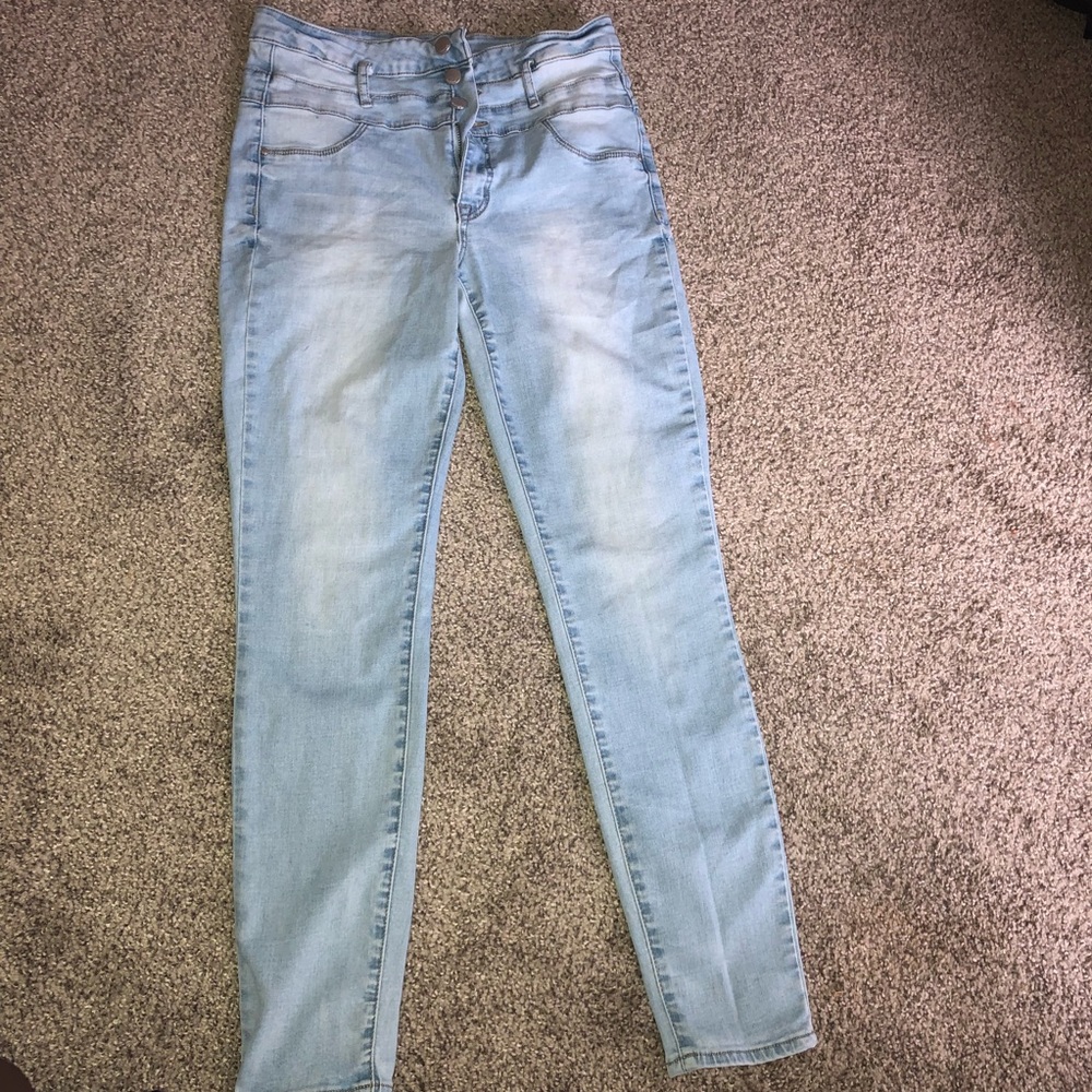High waisted jeans!